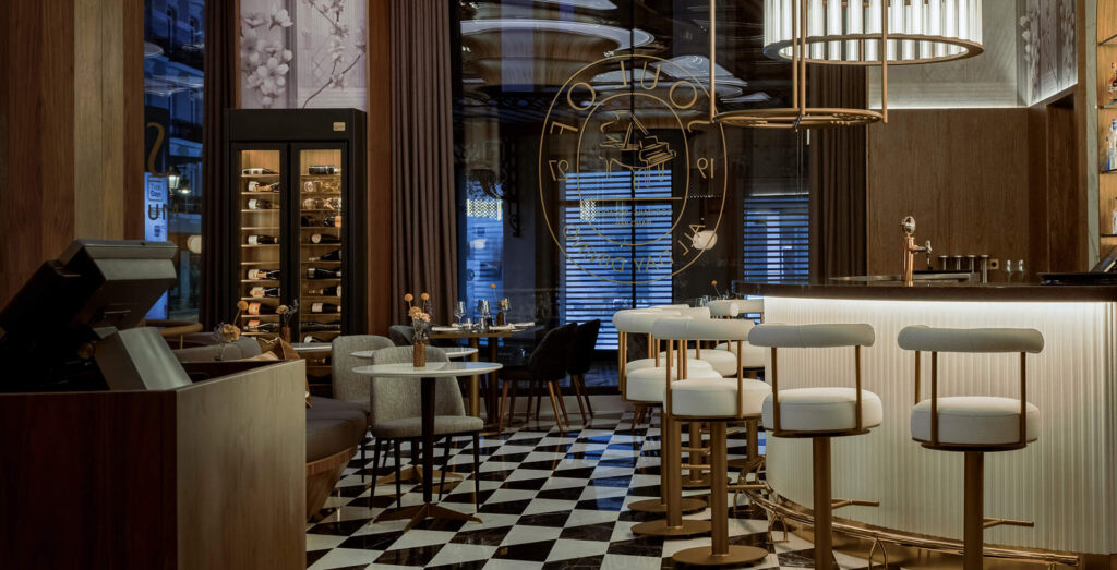 Interior de bar y zona de restauración en el hotel Grand Centenari de Valencia, un proyecto de diseño hospitality ejecutado por la empresa constructora OCN.