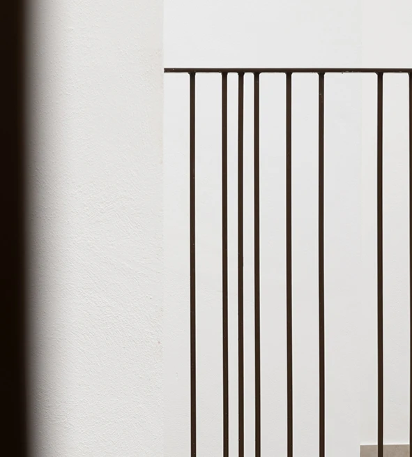 Detalle de herrería minimalista en proyectos de construcción de alto standing realizados por OCN constructora en Castellón