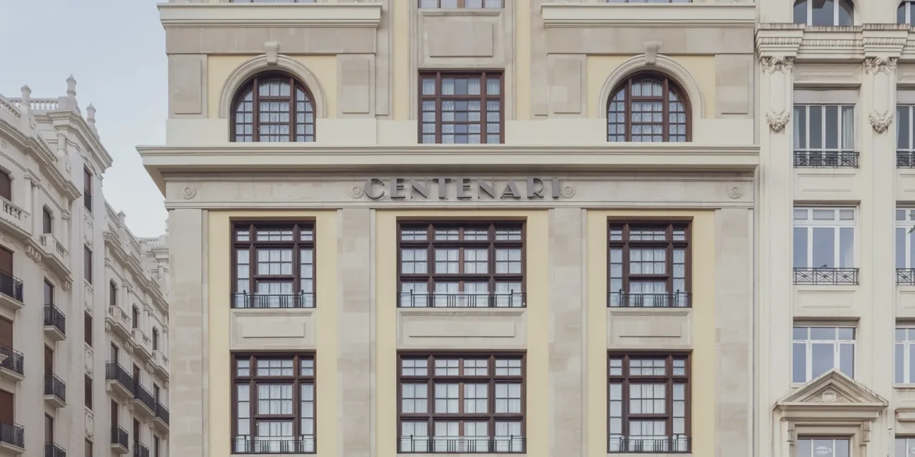 Fachada del hotel Grand Centenari en Valencia, un proyecto de rehabilitación y construcción de hospitality ejecutado por la empresa constructora OCN.